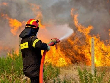 Φωτιά στην Εύβοια: Εκκενώθηκαν οικισμοί